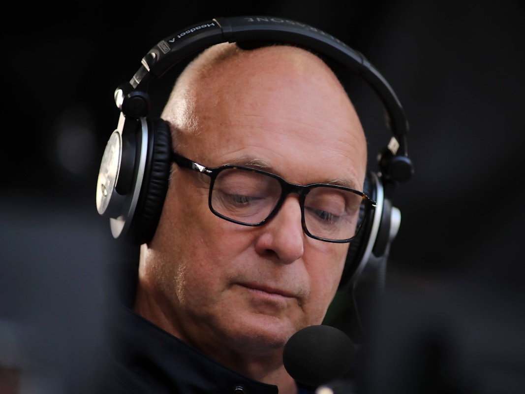 Frank Buschmann am Mikrofon.