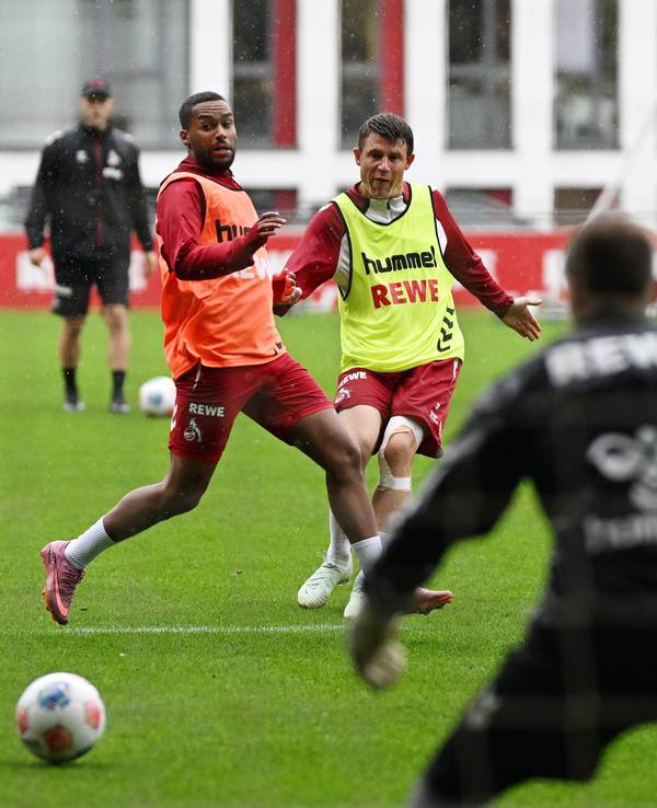 Linton Maina und Dominique Heintz im Training des 1. FC Köln.