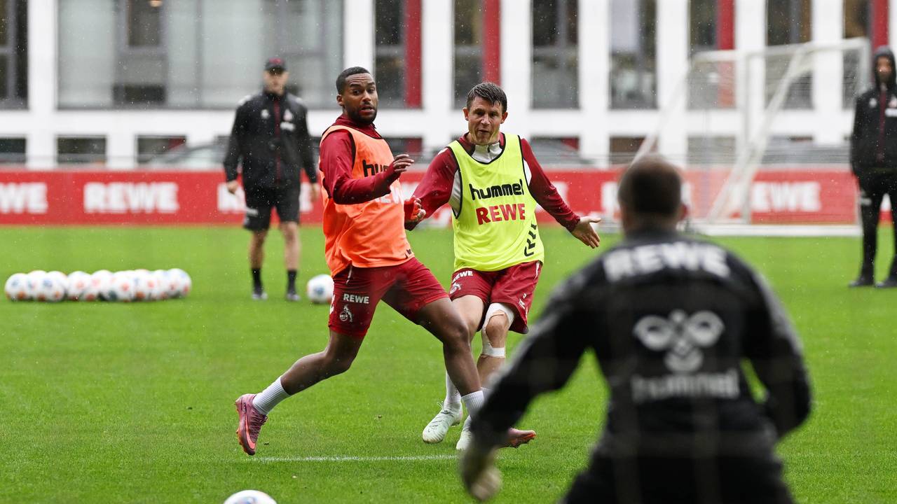 Linton Maina und Dominique Heintz im Training des 1. FC Köln.