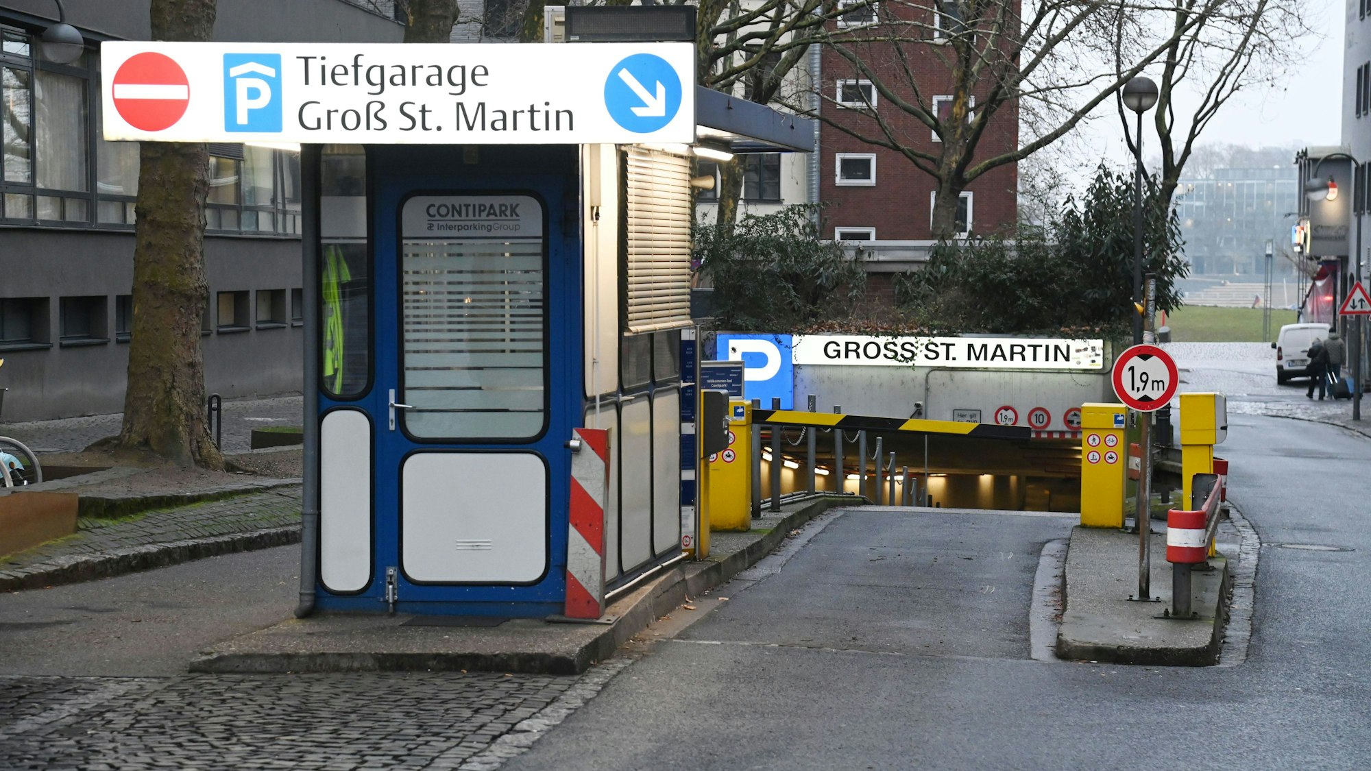 Die Einfahrt zur Tiefgarage Groß St. Martin in der Kölner Innenstadt (Archivfoto)