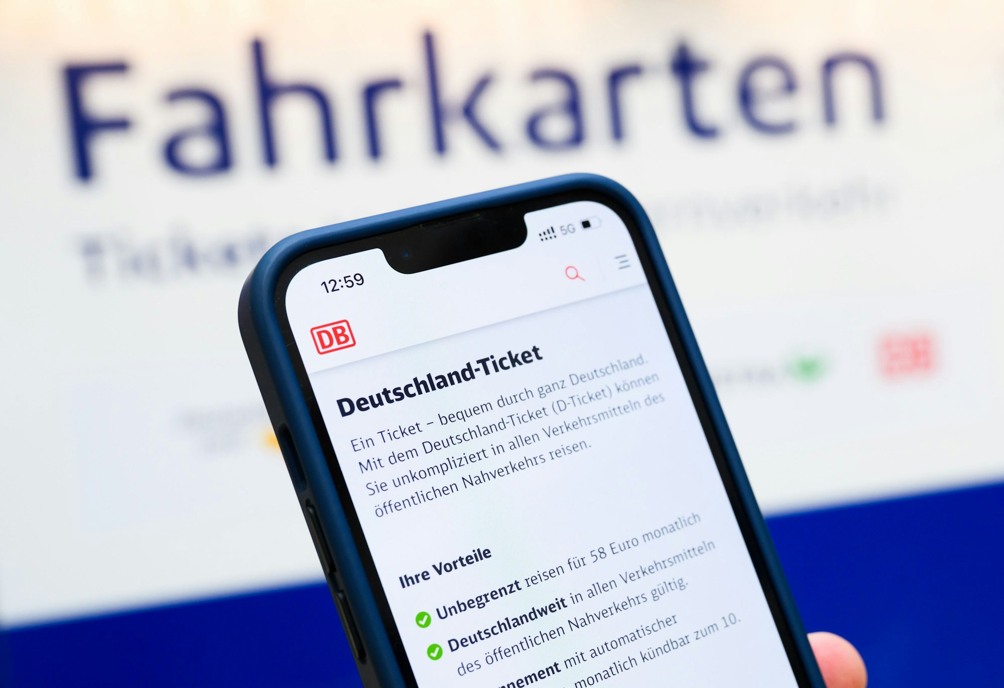 Das Deutschlandticket könnte für Reisende bald noch teurer werden.