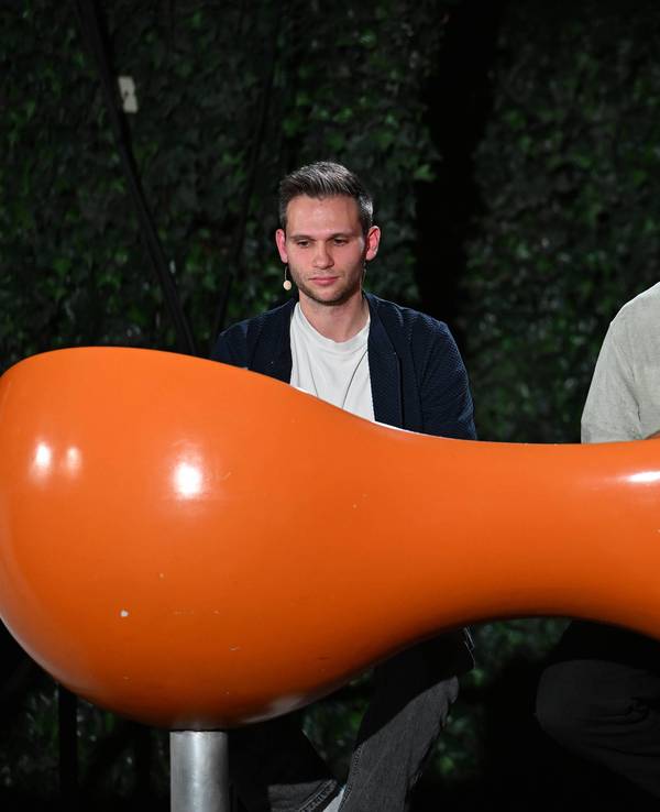 Fabian Köster und Jonas Hector moderierten am 15. September 2025 die Wahlarena des 1. FC Köln.