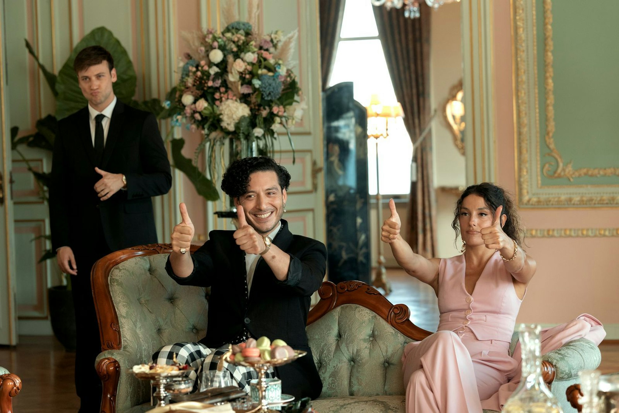 Als ans Licht kommt, dass Mavi aus einer einflussreichen türkischen Familie stammt, entfaltet sich ihr Familienstammbaum weiter. Doch nicht alle sind davon begeistert... (Bild: Netflix)