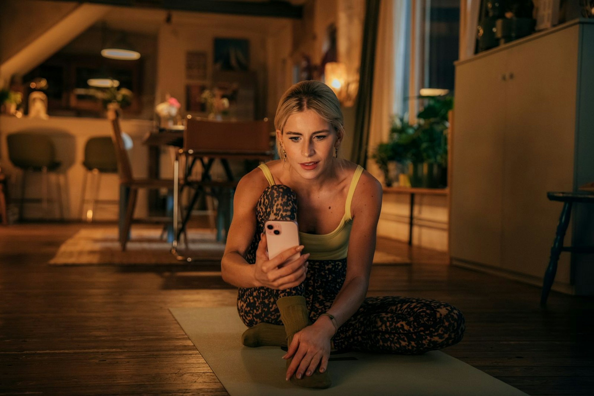 Caro Daur verkörpert Nora, Mavis beste Freundin aus Hamburg. Die Rolle ist der Influencerin wie auf den Leib geschnitten. (Bild: Netflix)