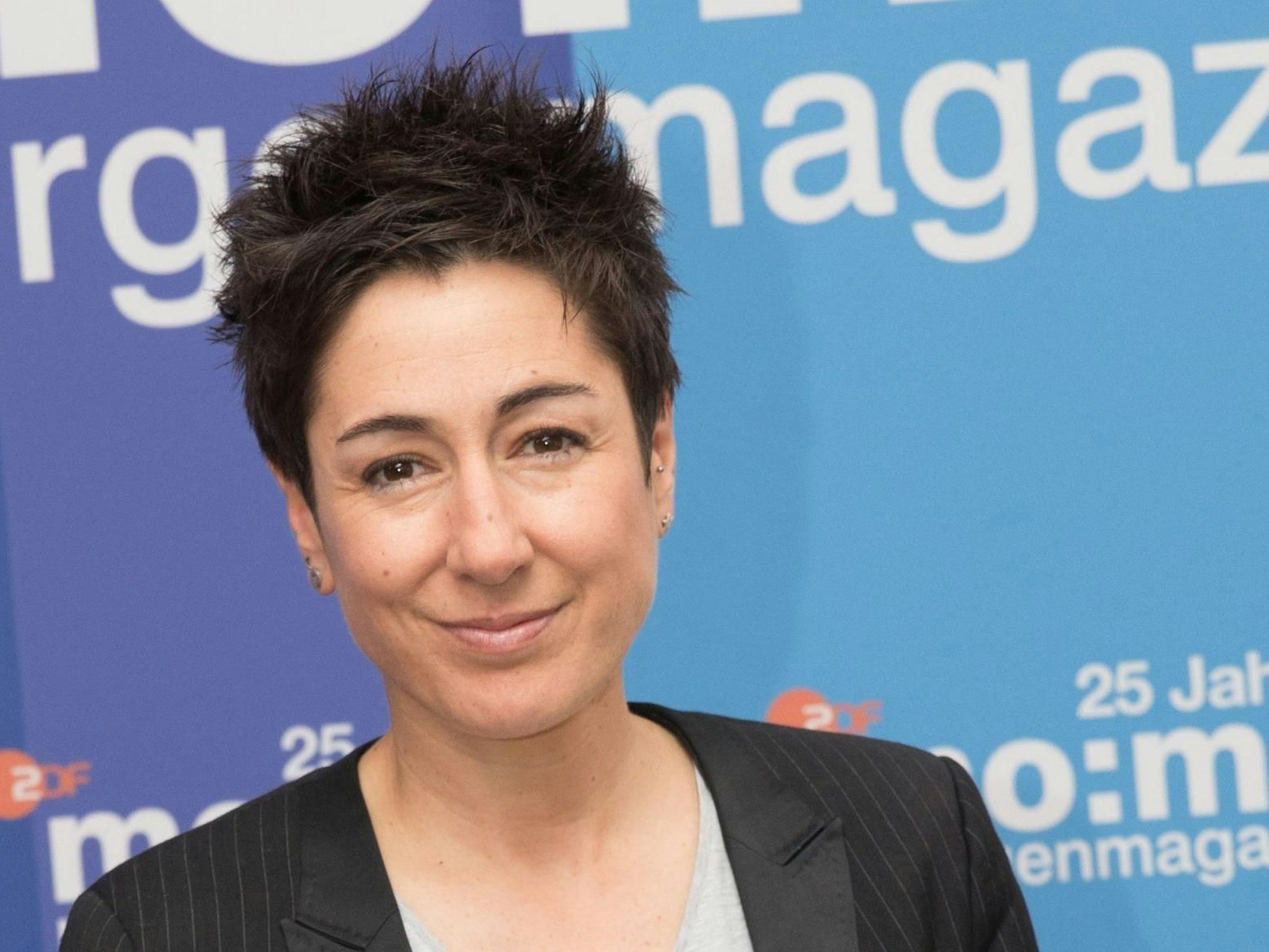 Dunja Hayali in der ZDF-Kulisse.