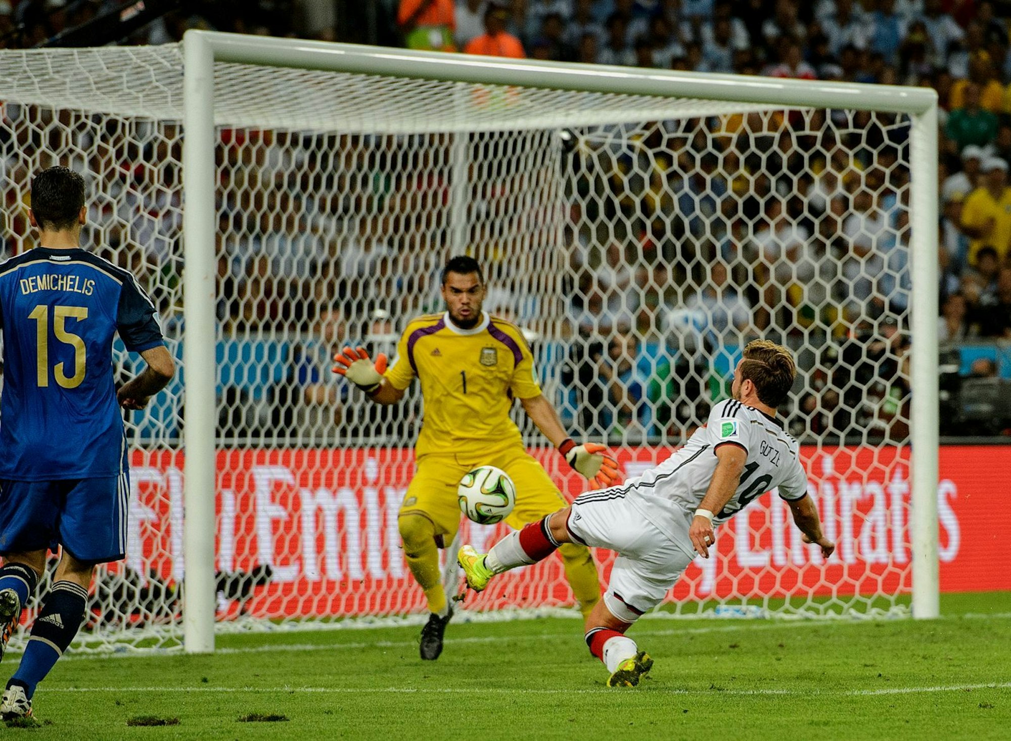 Minute 113, Maracanã-Stadion, Rio de Janeiro: Mit einem technisch genialen Tor schoss Mario Götze die deutsche Nationalmannschaft am 13. Juli 2014 zum vierten WM-Titel. (Bild: 2014 Getty Images/Matthias Hangst)