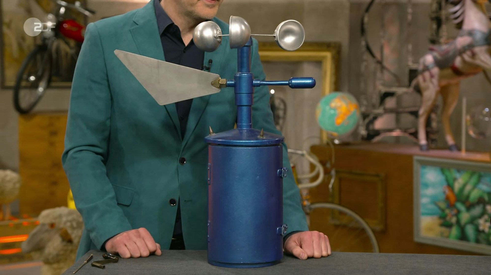 Ein Anemometer (Windmessgerät) der Firma Lambrecht KG (Göttingen) stammte laut Detlev Kümmel aus den 1960er Jahren. (Bild: ZDF)