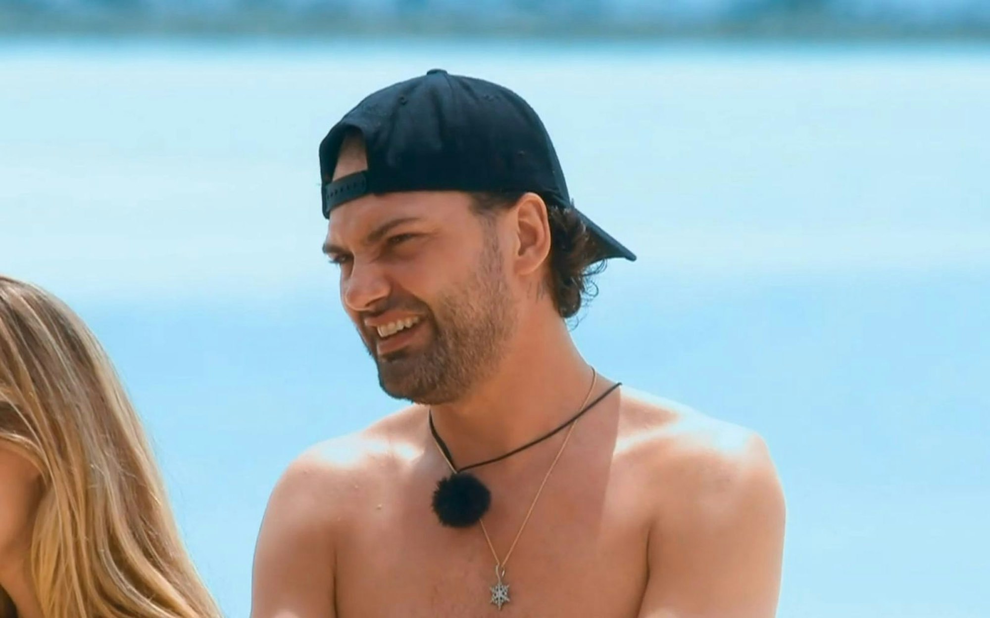 Mit Moderatorin Sophia Thomalla würde Jimi Blue Ochsenknecht dem Spiel „Klo Samui“ durchaus eine Chance geben. (Bild: RTL)