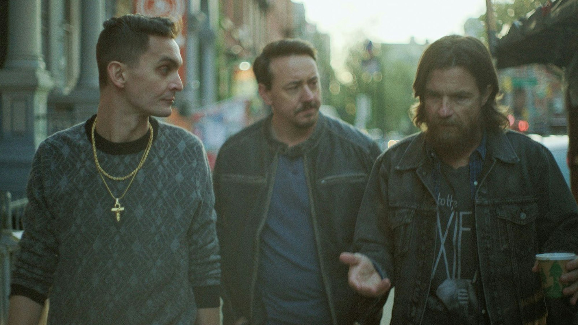 Vince (Jason Bateman, rechts) hat ernste Probleme mit dem Mob (Forrest Weber, links und Chris Coy). (Bild: © Netflix)