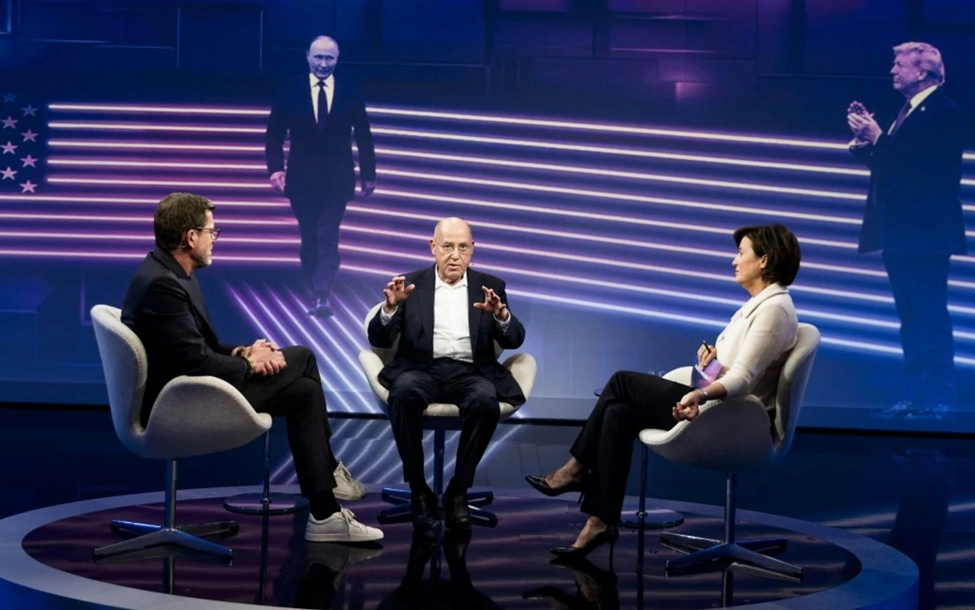 „Putin will nicht wirklich die NATO angreifen“, ist sich Gregor Gysi (Mitte) sicher. (Bild: WDR / Thomas Kierok)