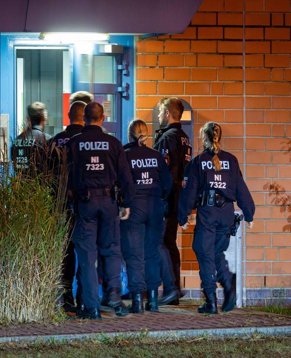 Christian B. hat seine Gefängnisstrafe abgesessen und wird unter Polizeischutz aus der JVA Sehnde entlassen.