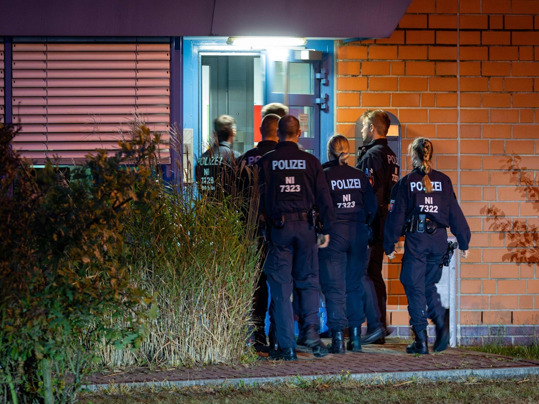 Christian B. hat seine Gefängnisstrafe abgesessen und wird unter Polizeischutz aus der JVA Sehnde entlassen.