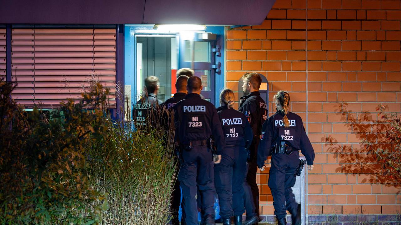 Christian B. hat seine Gefängnisstrafe abgesessen und wird unter Polizeischutz aus der JVA Sehnde entlassen.