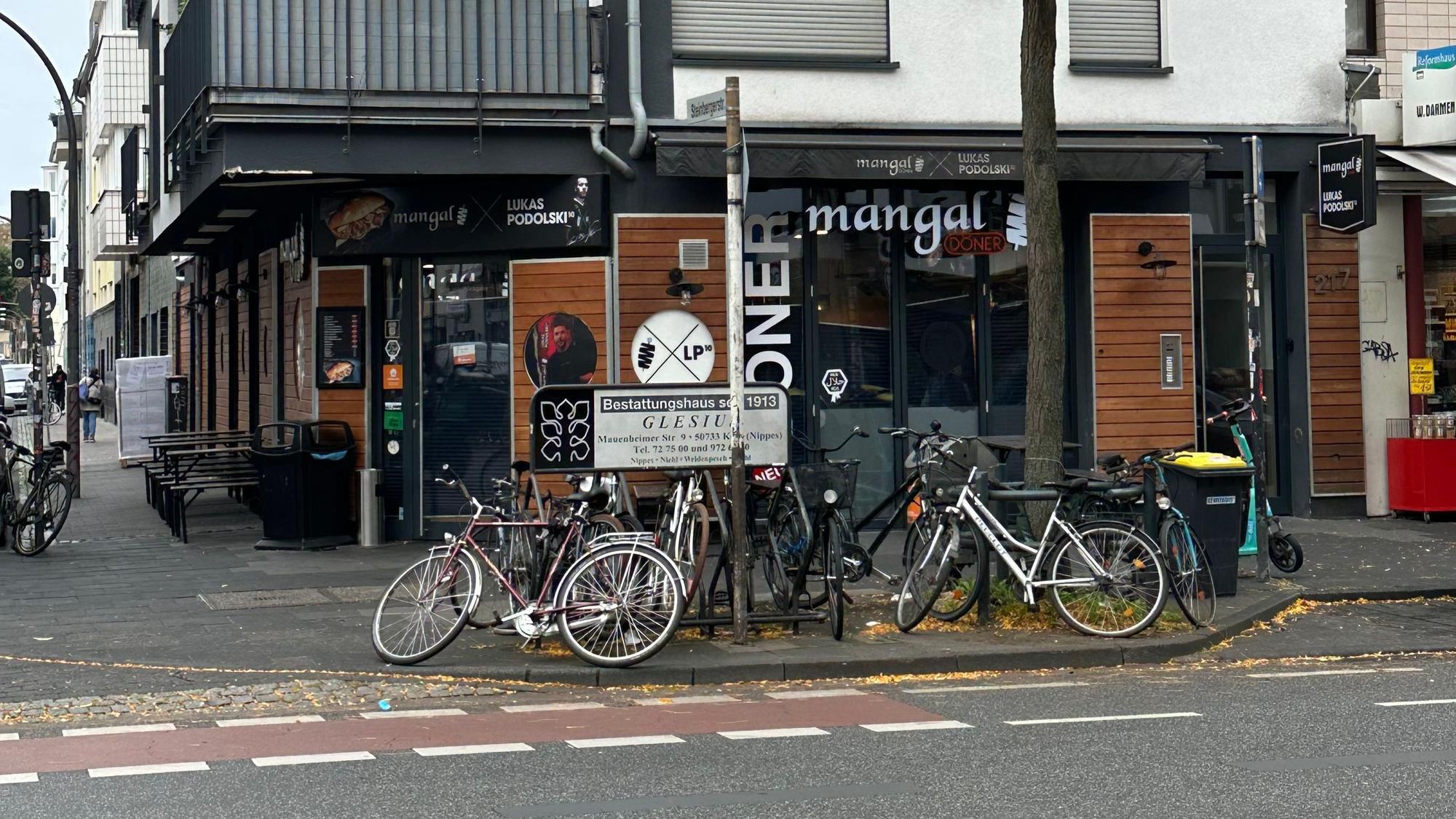 Bleibt geöffnet, der Mangal auf der Neusser Straße 217.