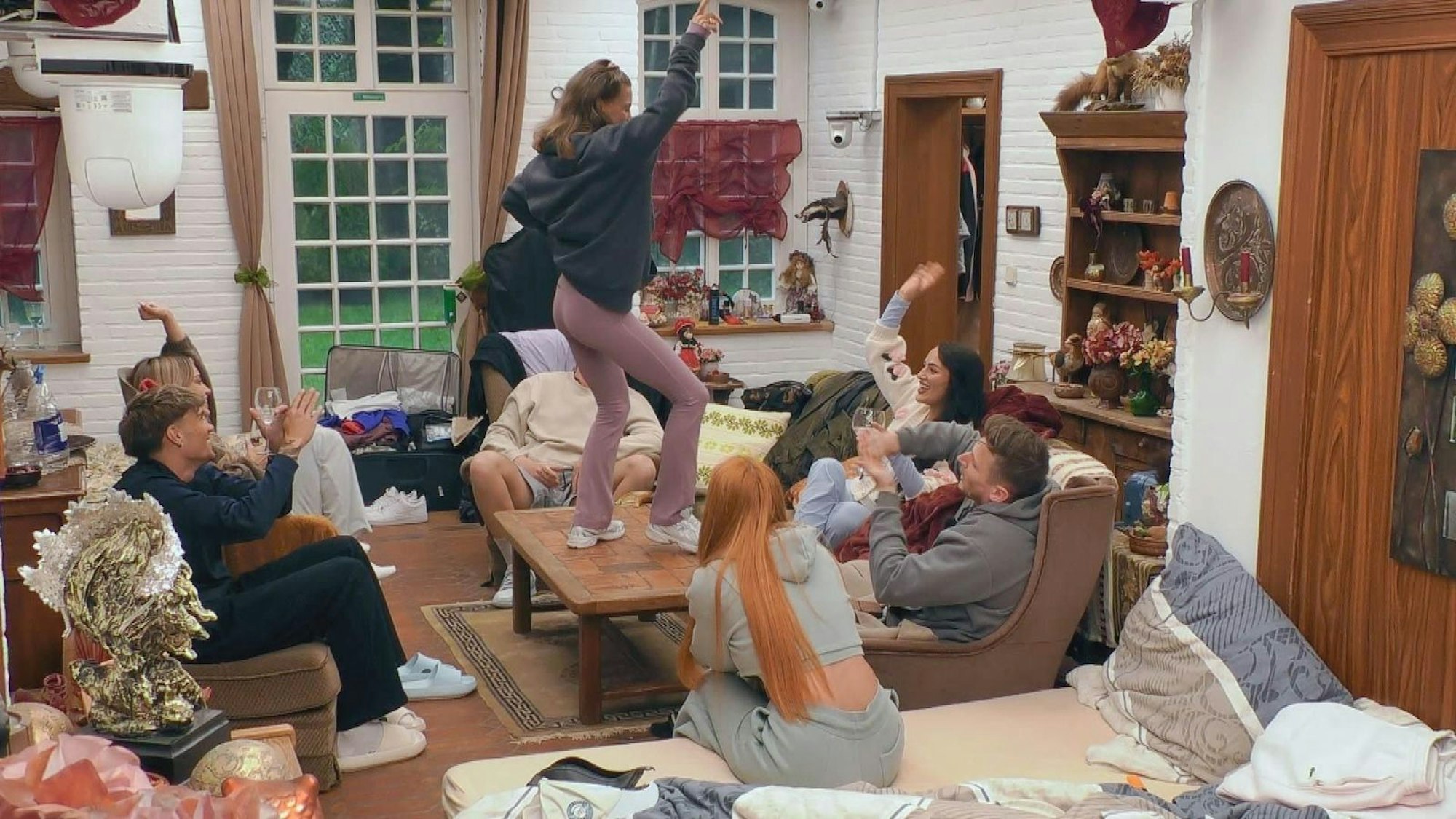 Fröhliche Party-Stimmung wie hier? Eher die Ausnahme im Haus. (Bild: RTL)