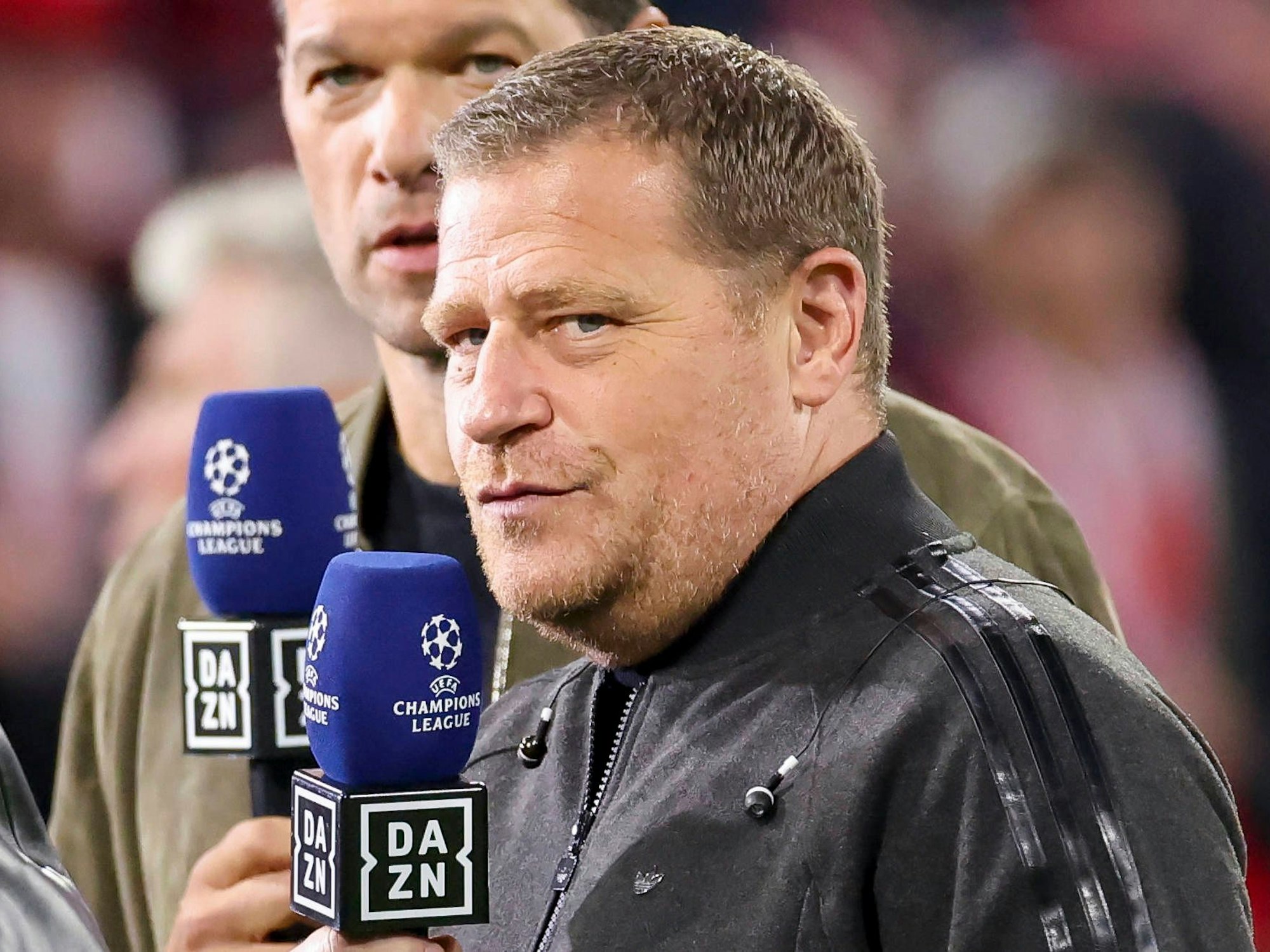 Sportvorstand des FC Bayern München im Interview bei Laura Wontorra.