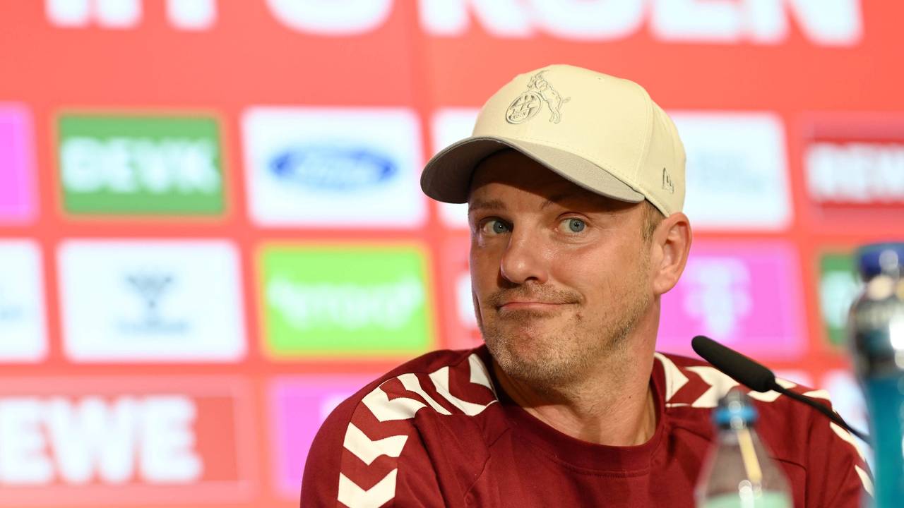 Trainer Lukas Kwasniok (1. FC Köln) am 18. September 2025 bei der Pressekonferenz im Rhein-Energie-Stadion.