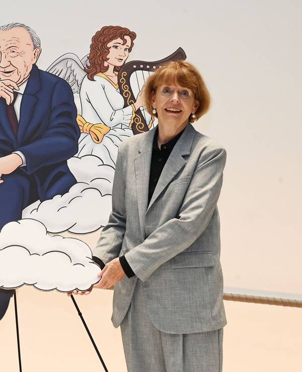 Jürgen Nimptsch und Oberbürgermeisterin Henriette Reker an einem Bild von Konrad Adenauer.