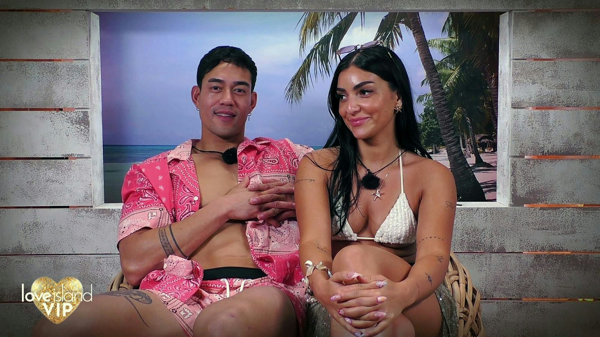 Das neue Traumpaar? Jennifer hat sich jedenfalls schwer in Nam verguckt. (Bild: RTLZWEI)