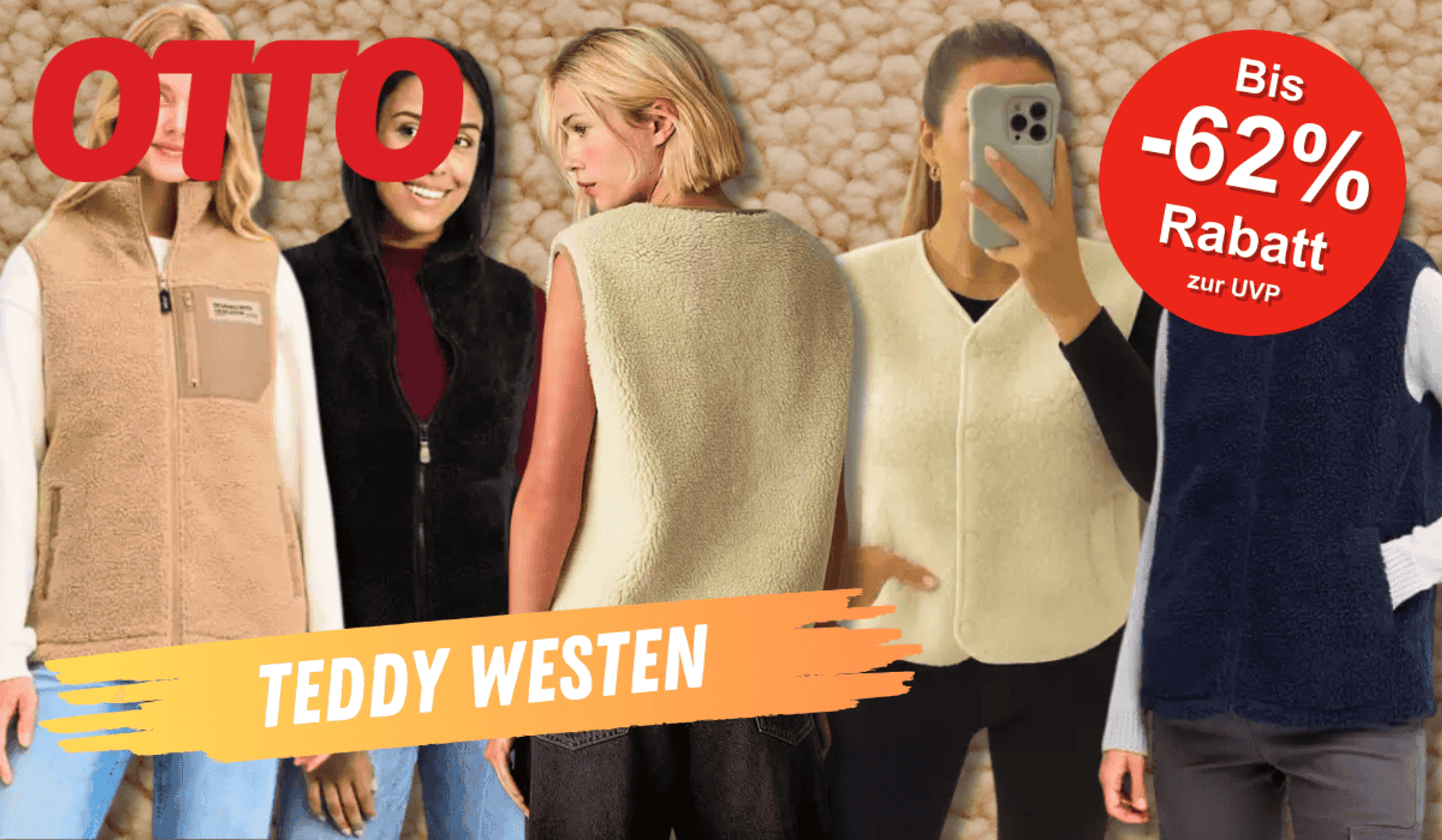 Verschiedene Modelle von Teddy Westen in Beige, Schwarz, Creme und Blau präsentiert vor einem Teddy-Stoff Hintergrund.
