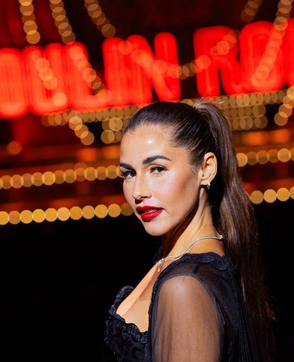Sarah Engels in der Kulisse des Musicals „Moulin Rouge“ im Kölner Musical Dome.