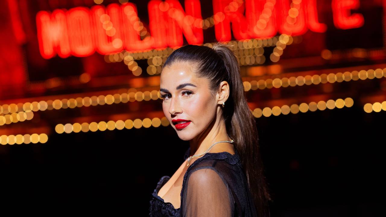 Sarah Engels in der Kulisse des Musicals „Moulin Rouge“ im Kölner Musical Dome.