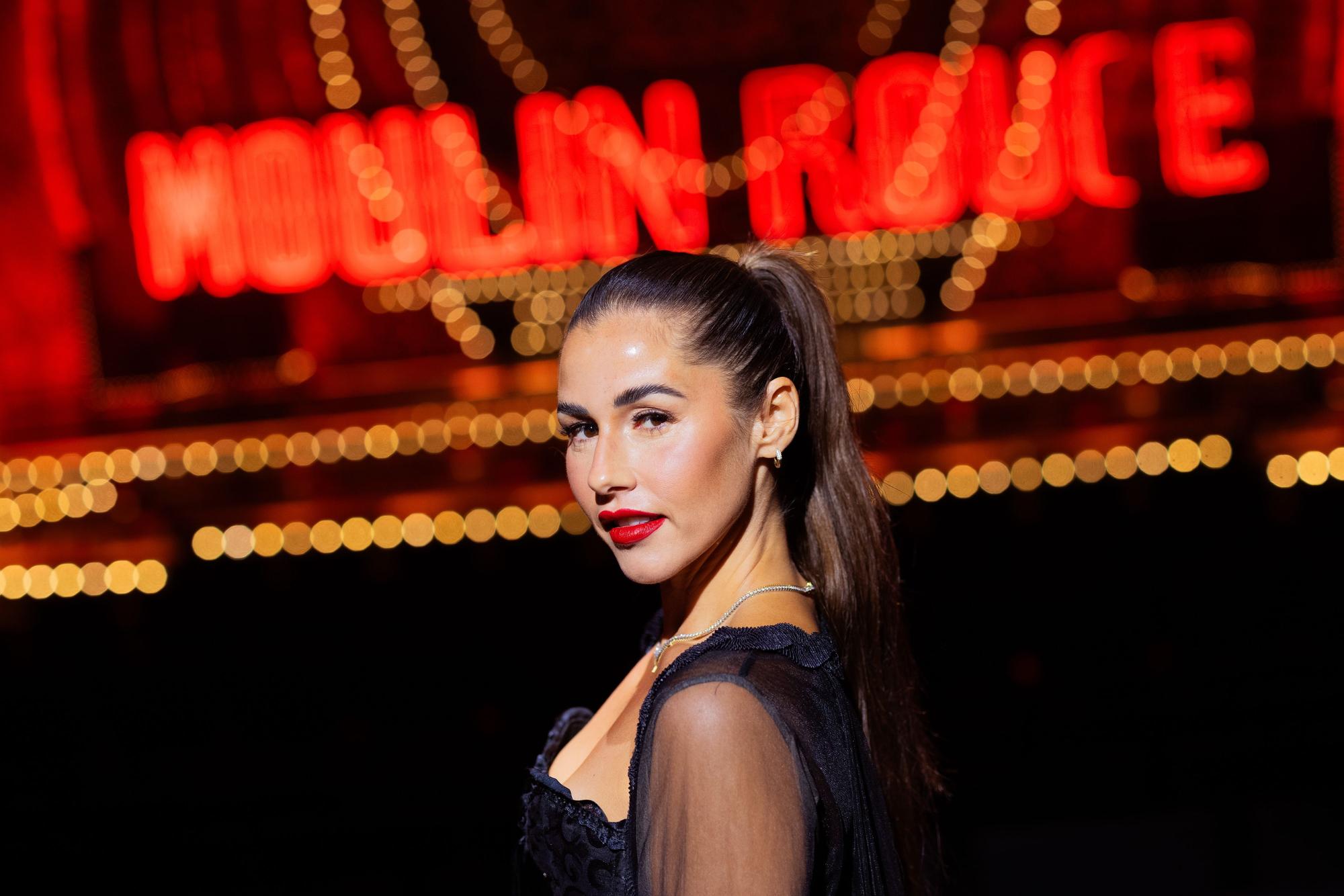 Sarah Engels in der Kulisse des Musicals „Moulin Rouge“ im Kölner Musical Dome.