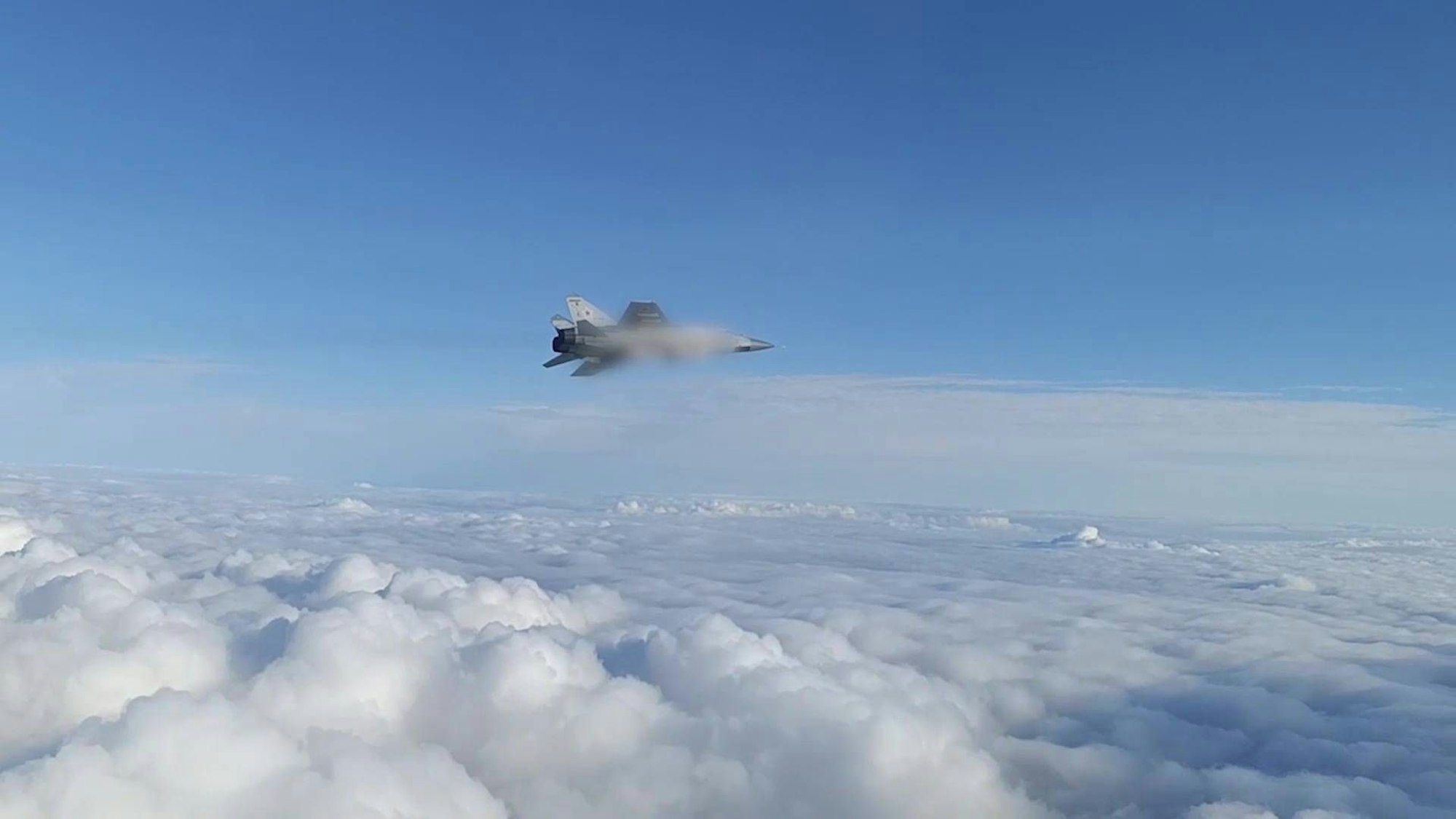 In diesem vom russischen Verteidigungsministerium veröffentlichten Videoausschnitt ist eine MiG-31 während eines Übungsflugs zu sehen (Symbolbild).