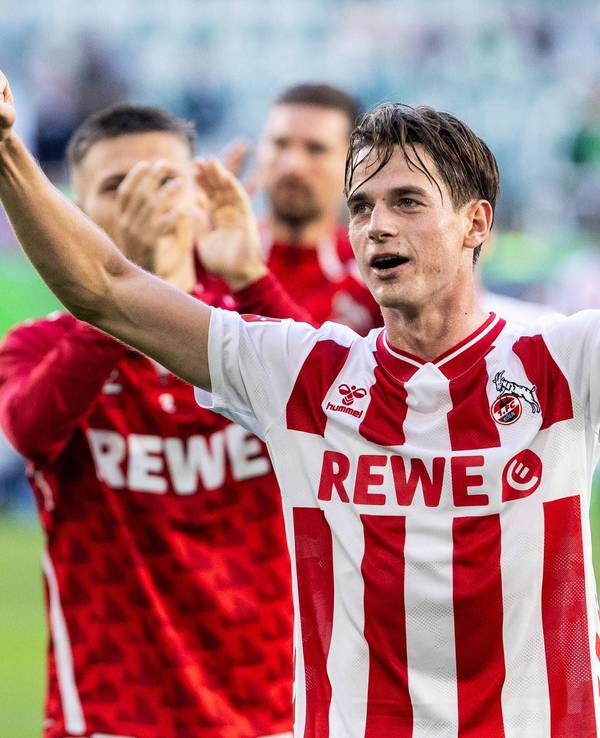 Jakub Kaminski jubelt nach dem Remis in Wolfsburg.