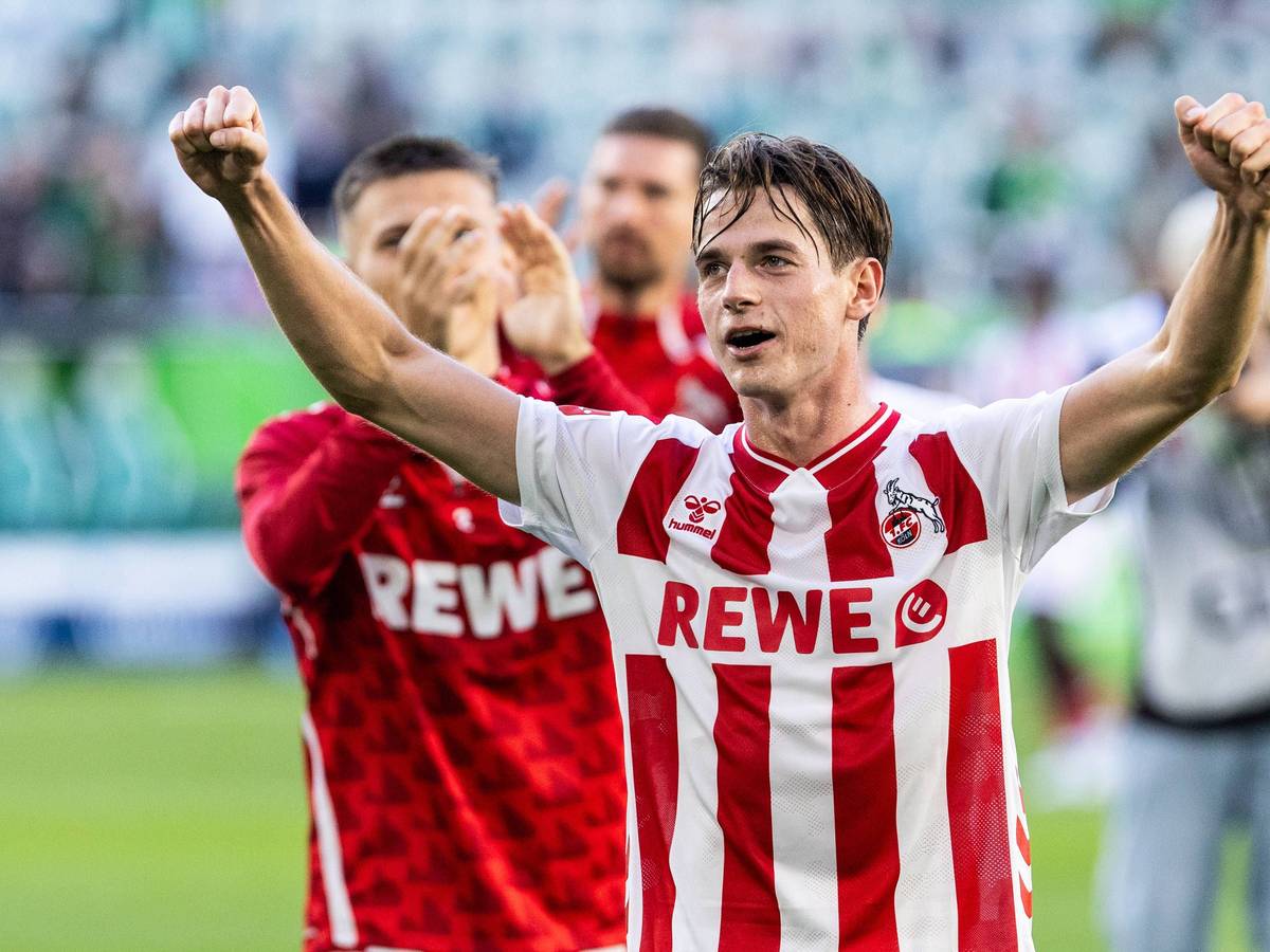 Jakub Kaminski jubelt nach dem Remis in Wolfsburg.