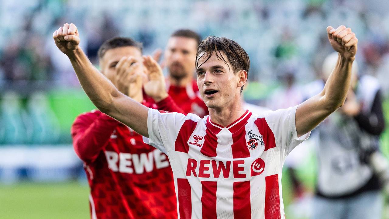 Jakub Kaminski jubelt nach dem Remis in Wolfsburg.