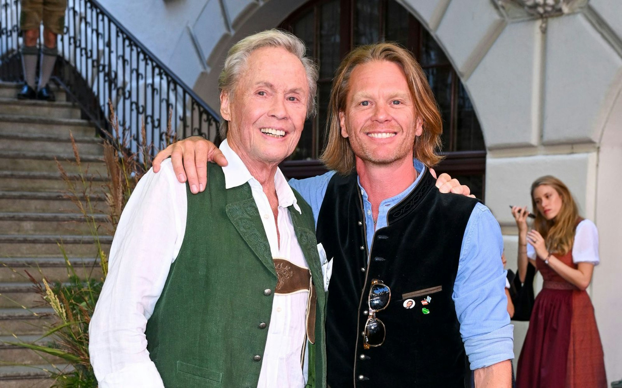 Peter Kraus kam in Begleitung seines Sohnes Mike ins Hofbräuhaus. (Bild: 2025 Getty Images/Hannes Magerstaedt)