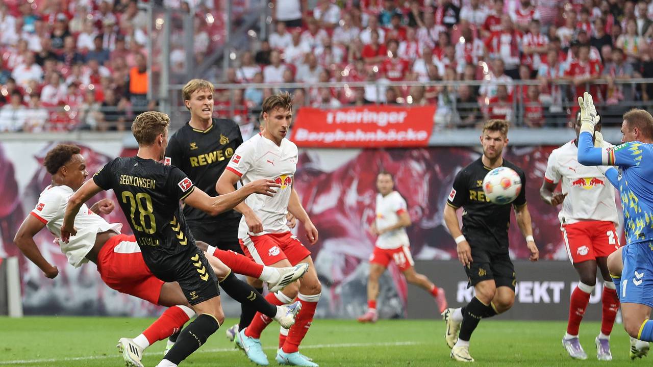 Assan Ouedraogo (Leipzig) trifft am 20. September 2025 zum 1:0 gegen den 1. FC Köln.