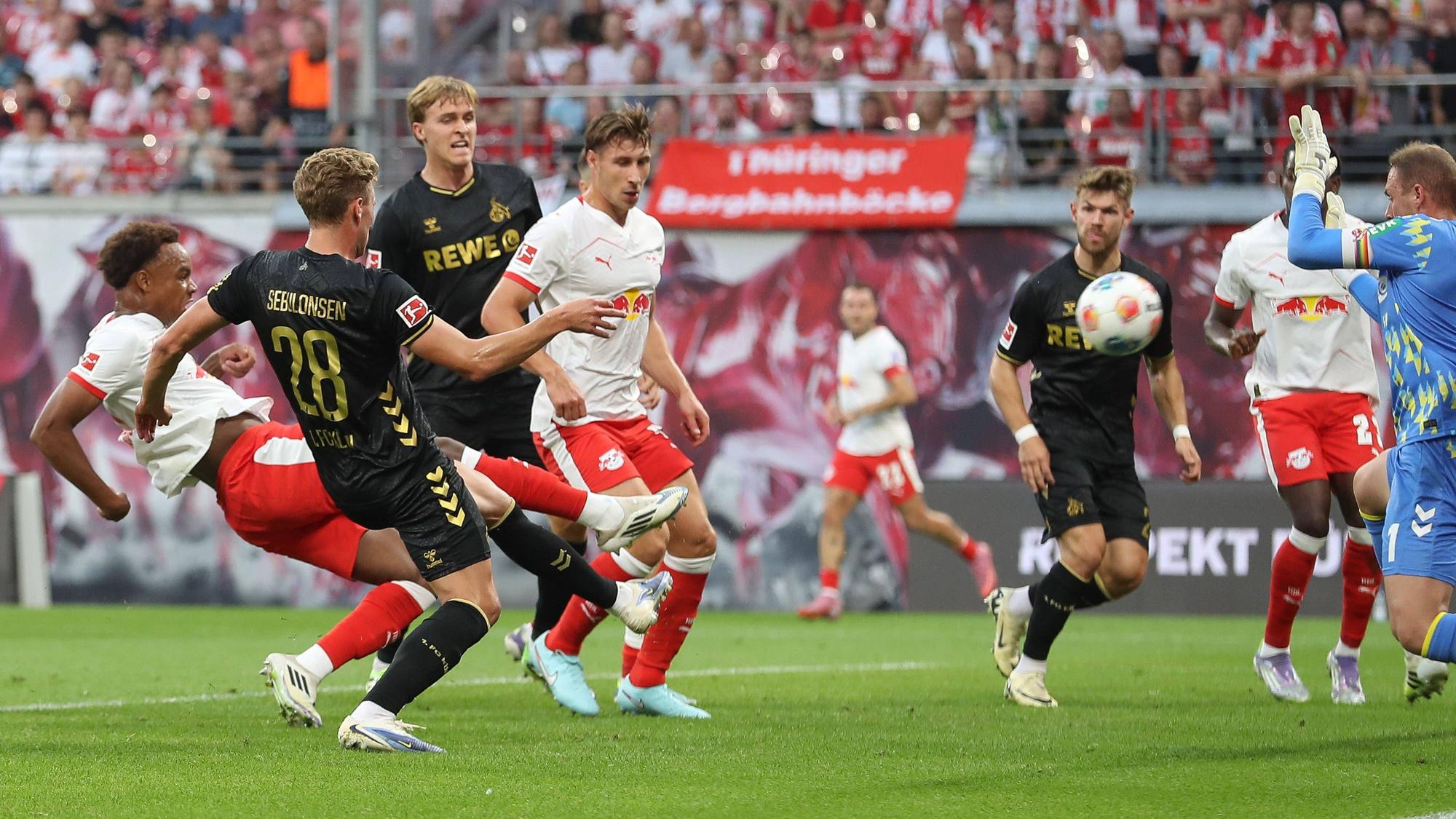Assan Ouedraogo (Leipzig) trifft am 20. September 2025 zum 1:0 gegen den 1. FC Köln.