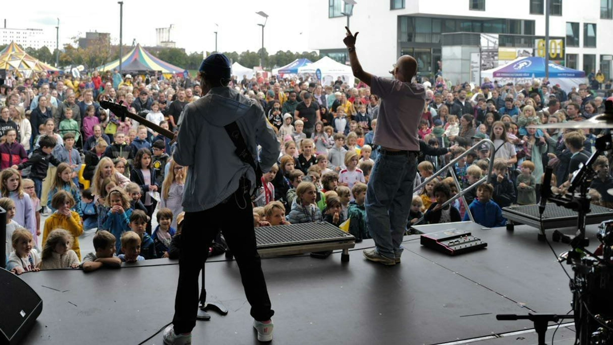 Cat Ballou beim Auftritt auf der Bühne.