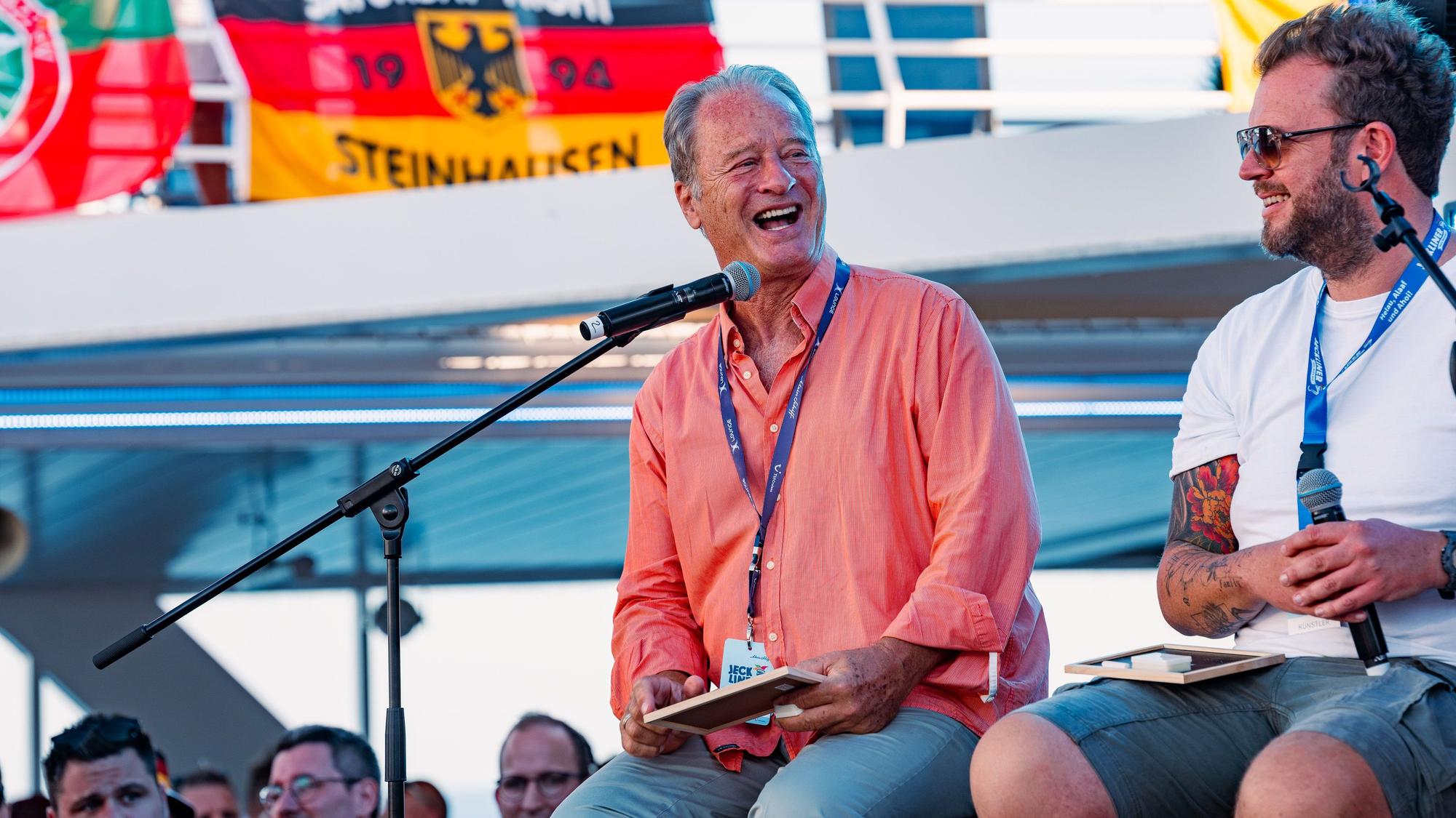 Tom Gerhardt neben Sven Welter in der Jury auf dem Schiff.