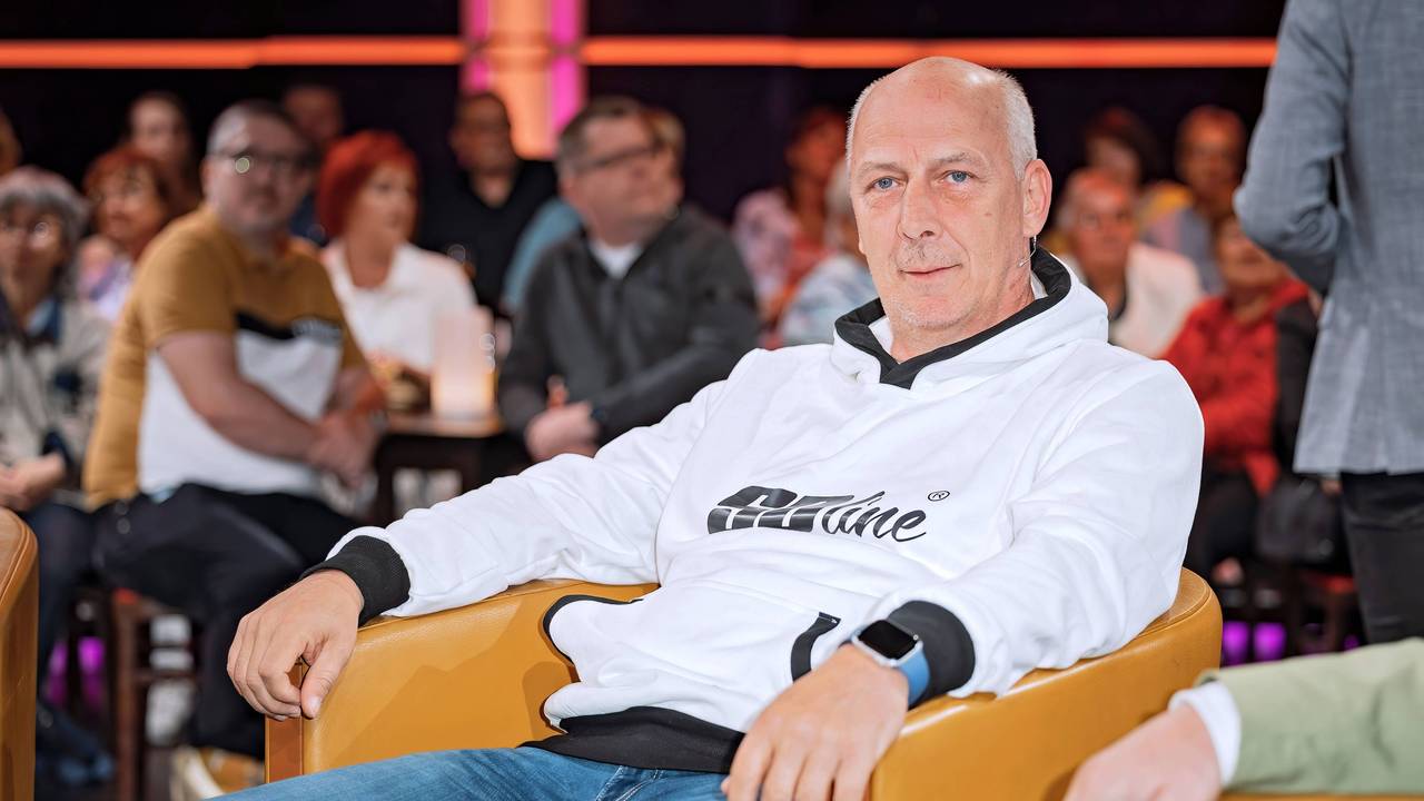 Fußball-Legende Mario Basler anläßlich der Aufzeichnung der MDR - Talkshow Riverboat am 09.05.2025 in der Mediacity Leipzig