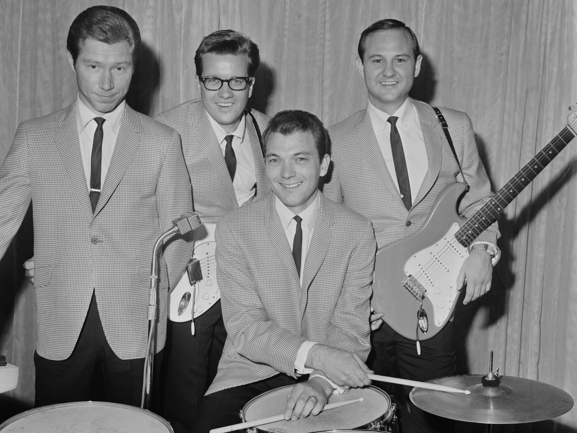 Nach dem Tod von Buddy Holly wurde Sonny Curtis (rechts) der neue Frontmann von dessen Band The Crickets.
