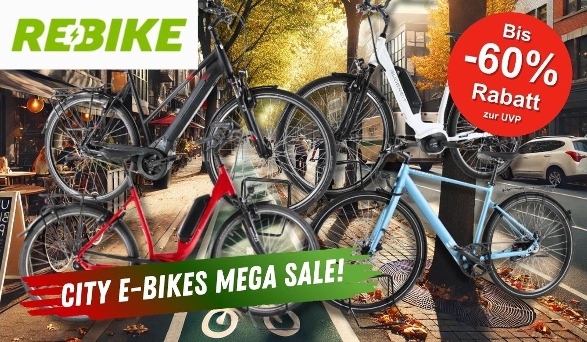 Mehrere City E-Bikes verschiedener Marken vor dem Hintergrund einer Innenstadt im Herbst.
