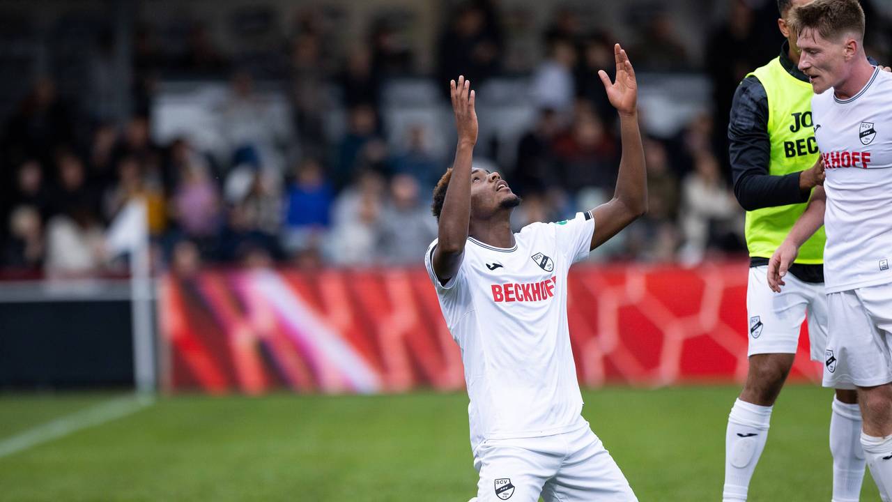 Chilohem Onuoha trifft gegen Cottbus.