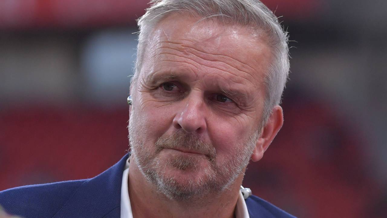 Dietmar Hamann als Experte am Spielfeldrand.