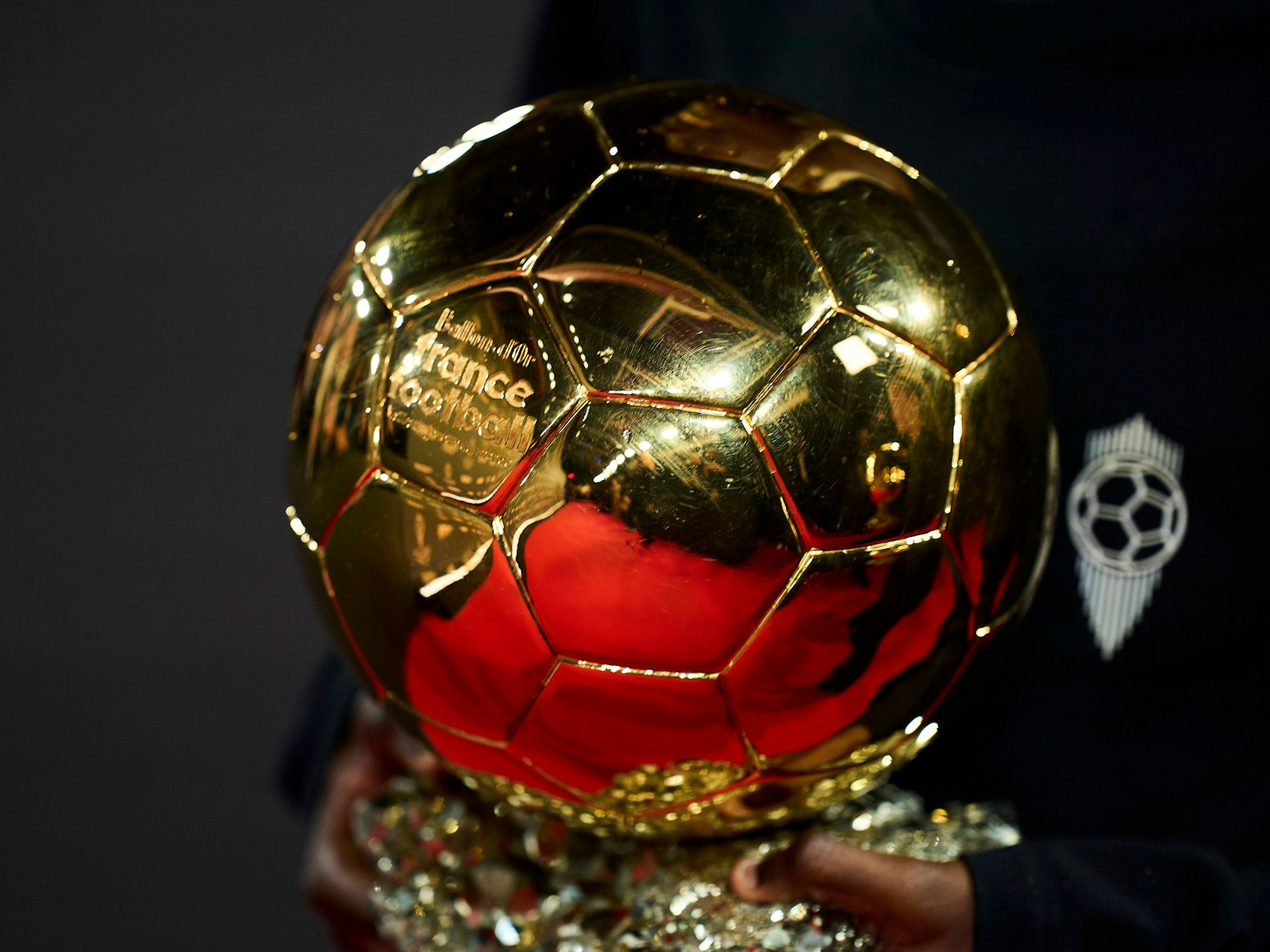Der Ballon d'Or in Nahaufnahme.