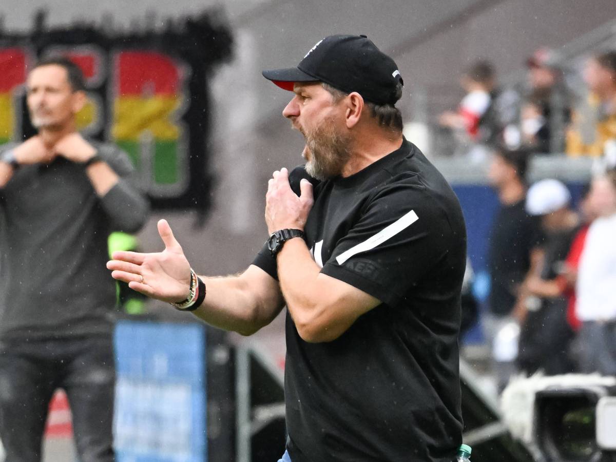 Steffen Baumgart brüllt lautstark an der Seitenlinie.