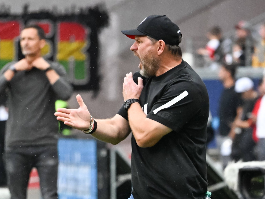 Steffen Baumgart brüllt lautstark an der Seitenlinie.