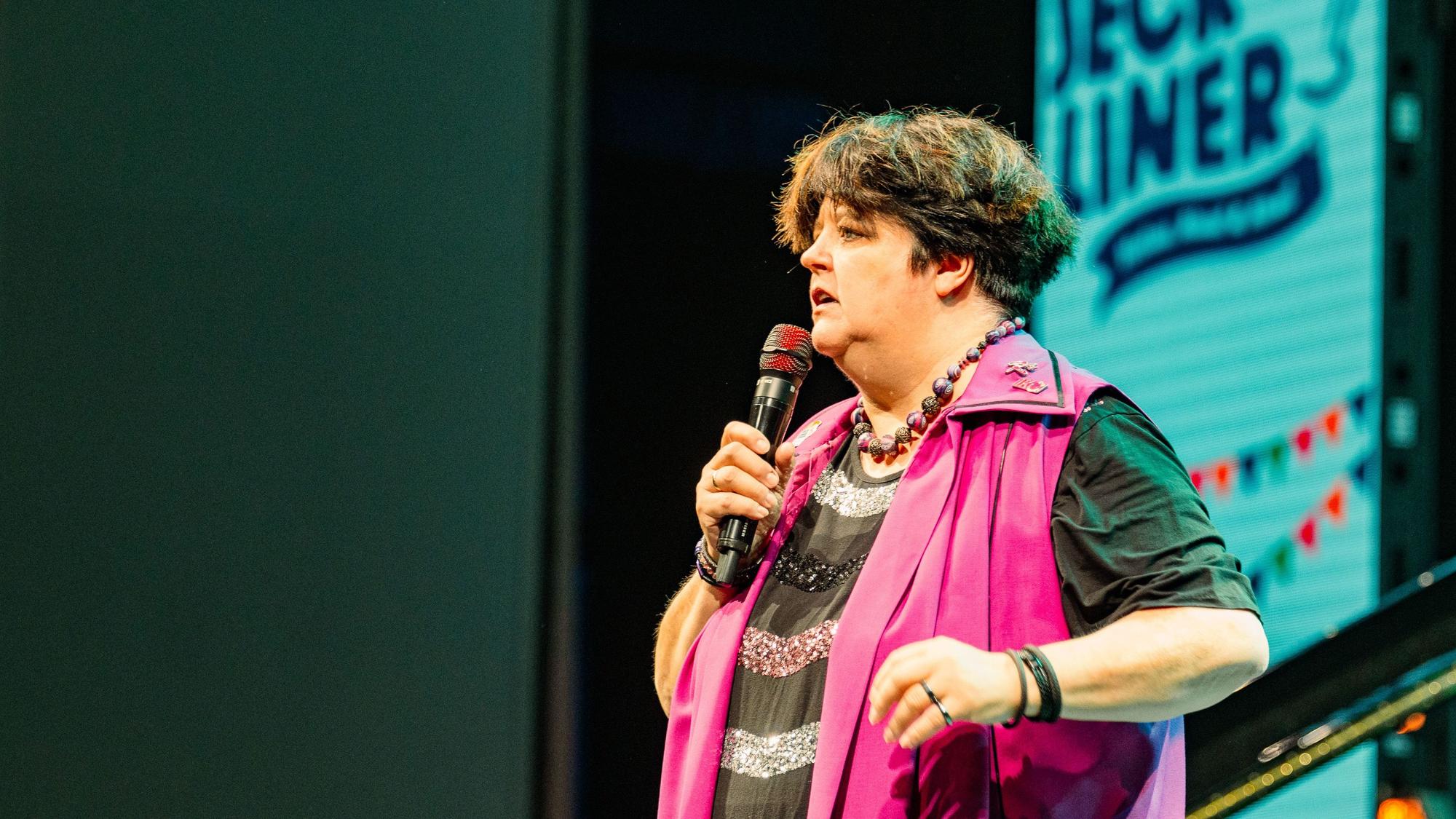 Ingrid Kühne beim Auftritt auf dem Jeckliner.
