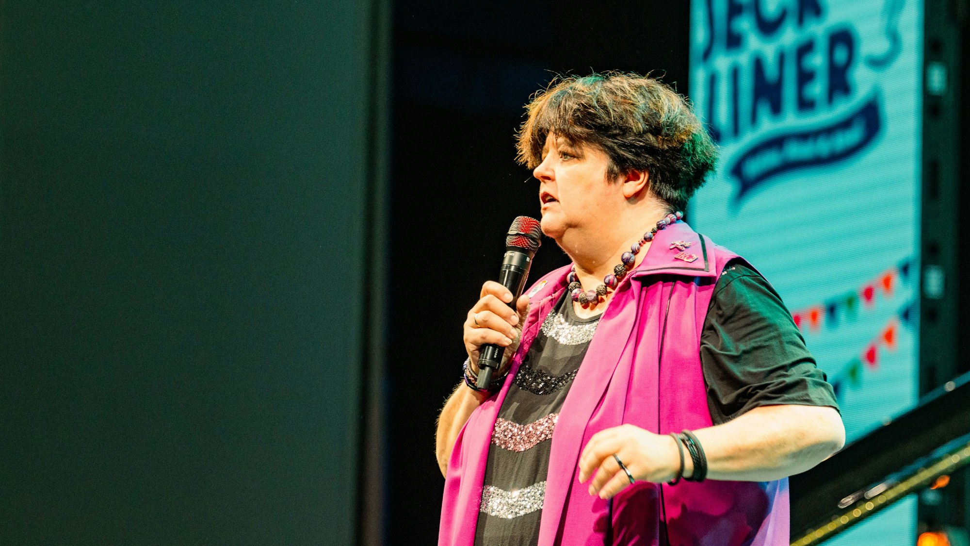 Ingrid Kühne beim Auftritt auf dem Jeckliner.