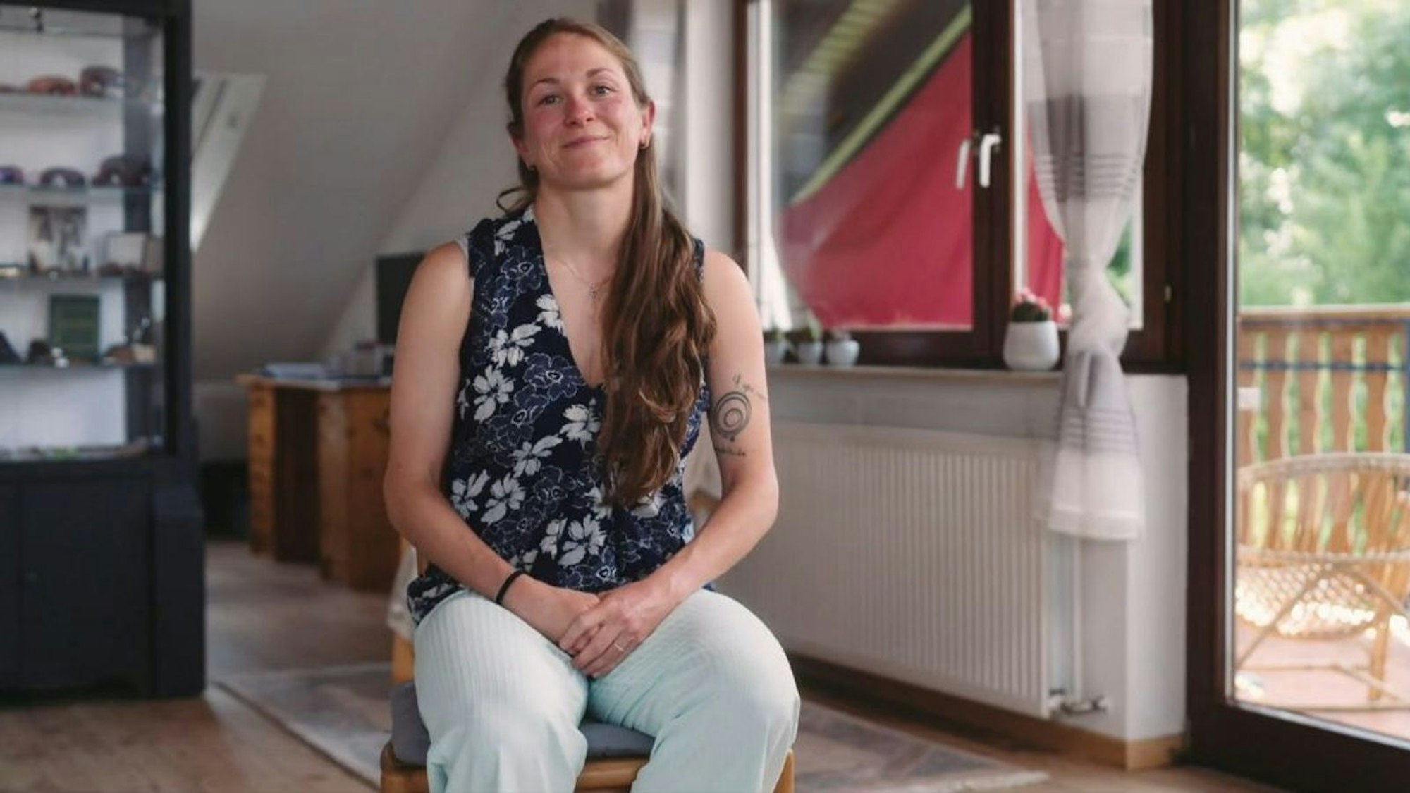 Laethisia Schimek (32) schaffte es zurück in den Spitzensport. Seit ihrer Nahtoderfahrung ist sie nicht mehr so verbissen auf Erfolg aus. (Bild: WDR)