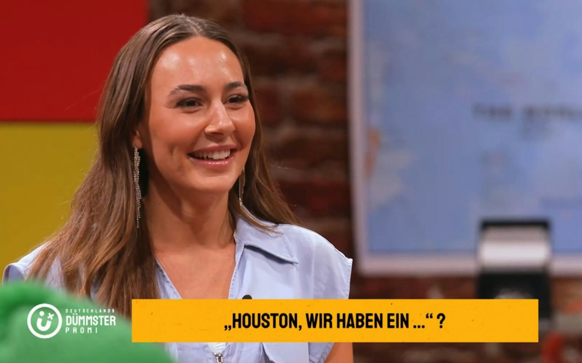 Lost in space: Alessia Herren hat wirklich ein Problem. (Bild: ProSieben)