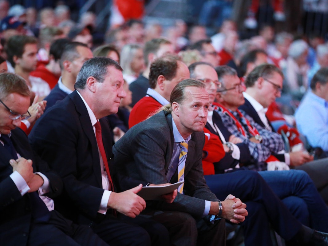 FC-Mitgliederversammlung in der Lanxess-Arena im Jahr 2019. Werner Wolf und Stefan Müller-Römer (r.).