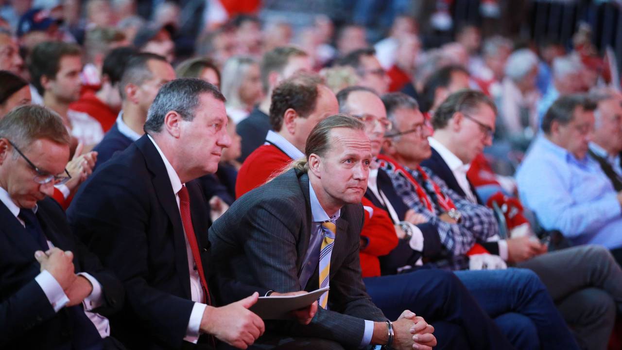 FC-Mitgliederversammlung in der Lanxess-Arena im Jahr 2019. Werner Wolf und Stefan Müller-Römer (r.).
